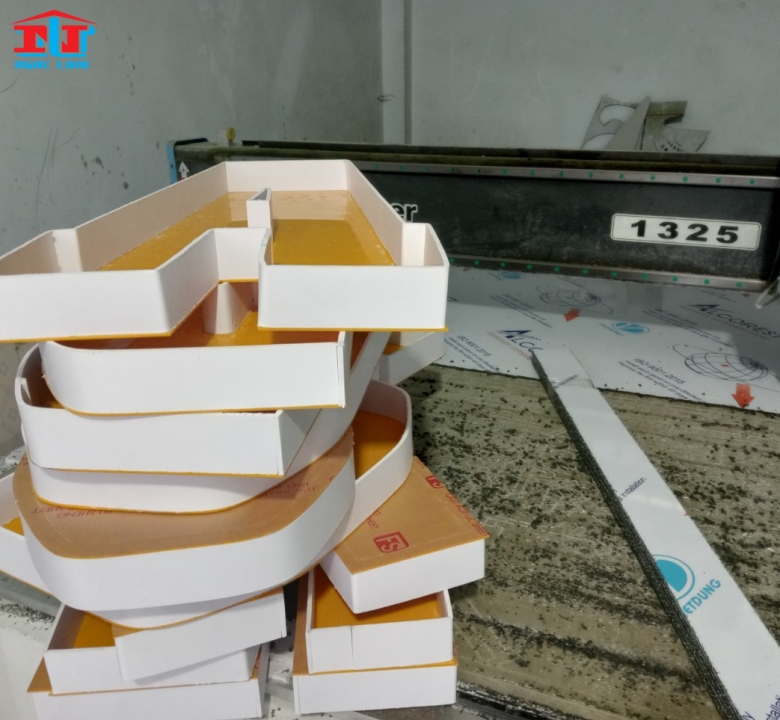 GIA CÔNG CẮT – KHẮC MICA GIÁ RẺ