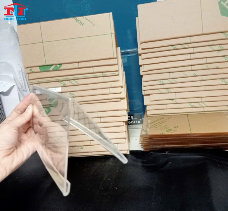 Dịch Vụ Cắt Laser Mica Biên Hòa – Cắt Theo Yêu Cầu, Giá Rẻ Số Lượng Lớn