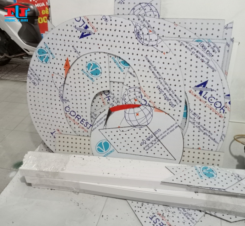 Đục Lỗ Đèn Led, Gia Công Đục Lỗ Biển Đèn Led Uy Tín, Chuyên Nghiệp, Giá Rẻ